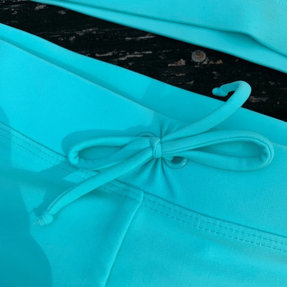 Body Glove Bikini Set with Two bottoms - Picture 3 of 8